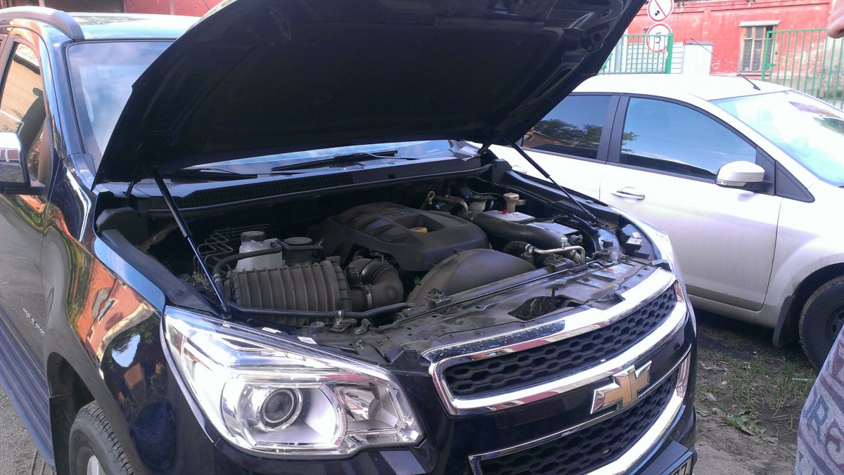 A-ENGINEERING Упоры капота для Chevrolet TrailBlazer II, 2012-н.в.