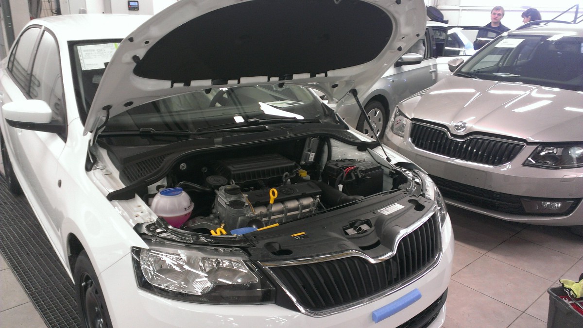 A-ENGINEERING Упор капота для Skoda Rapid, 2012-2015 (1 амортизатор)