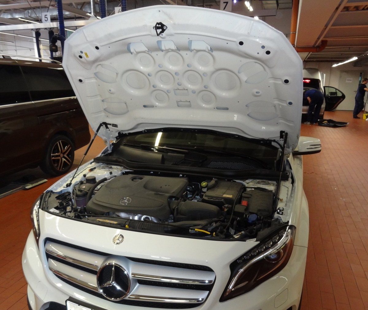 A-ENGINEERING Упоры капота для Mercedes Benz GLA, 2014-н.в.