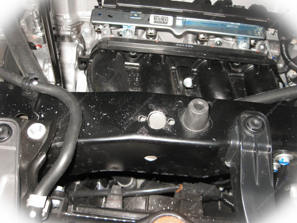 Honda CRV 2013 установка Pandora DXL 5000 и электромеханического замка капота