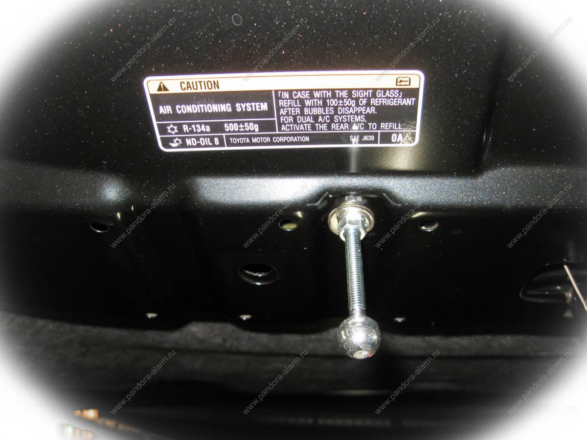 Honda CRV установка Pandora DXL 4400 и электромеханического замка капота