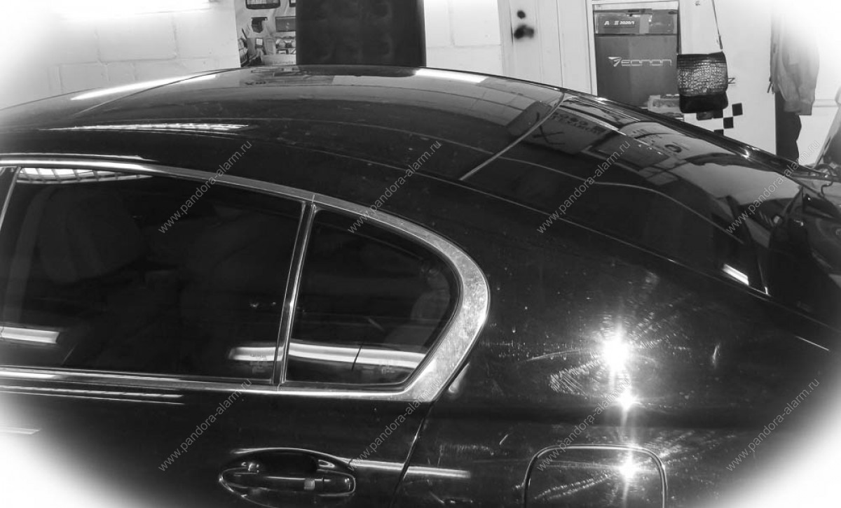 Lexus GS 300 установка Pandora DXL 5000 и заднего парктроника, тонирование стёкол