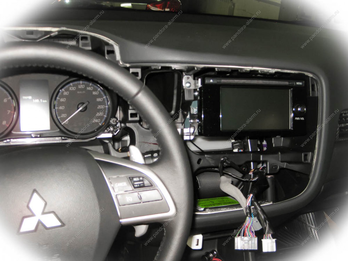 Mitsubishi Outlander установка Pandora DXL 3210 и электромеханического замка капота