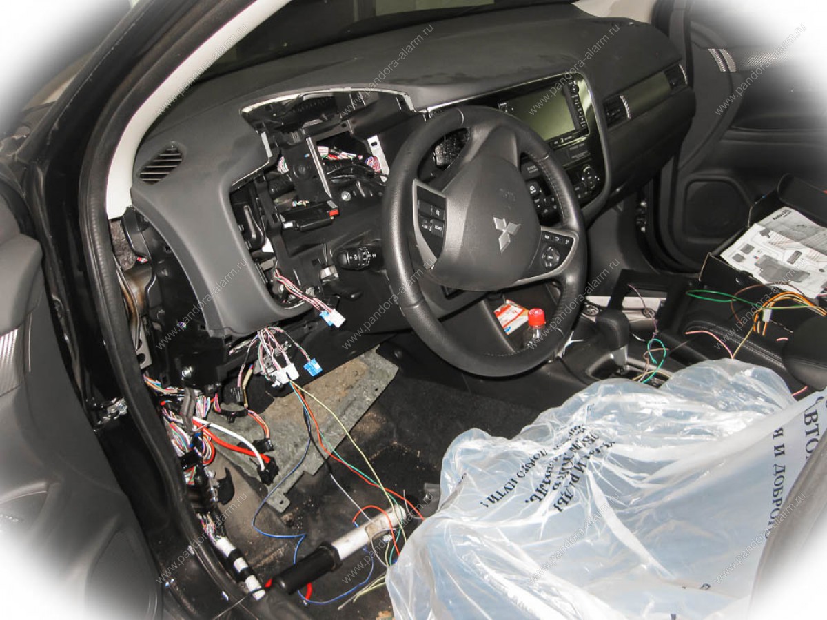 Mitsubishi Outlander установка Pandora DXL 5000 New и двух электромеханических замков капота