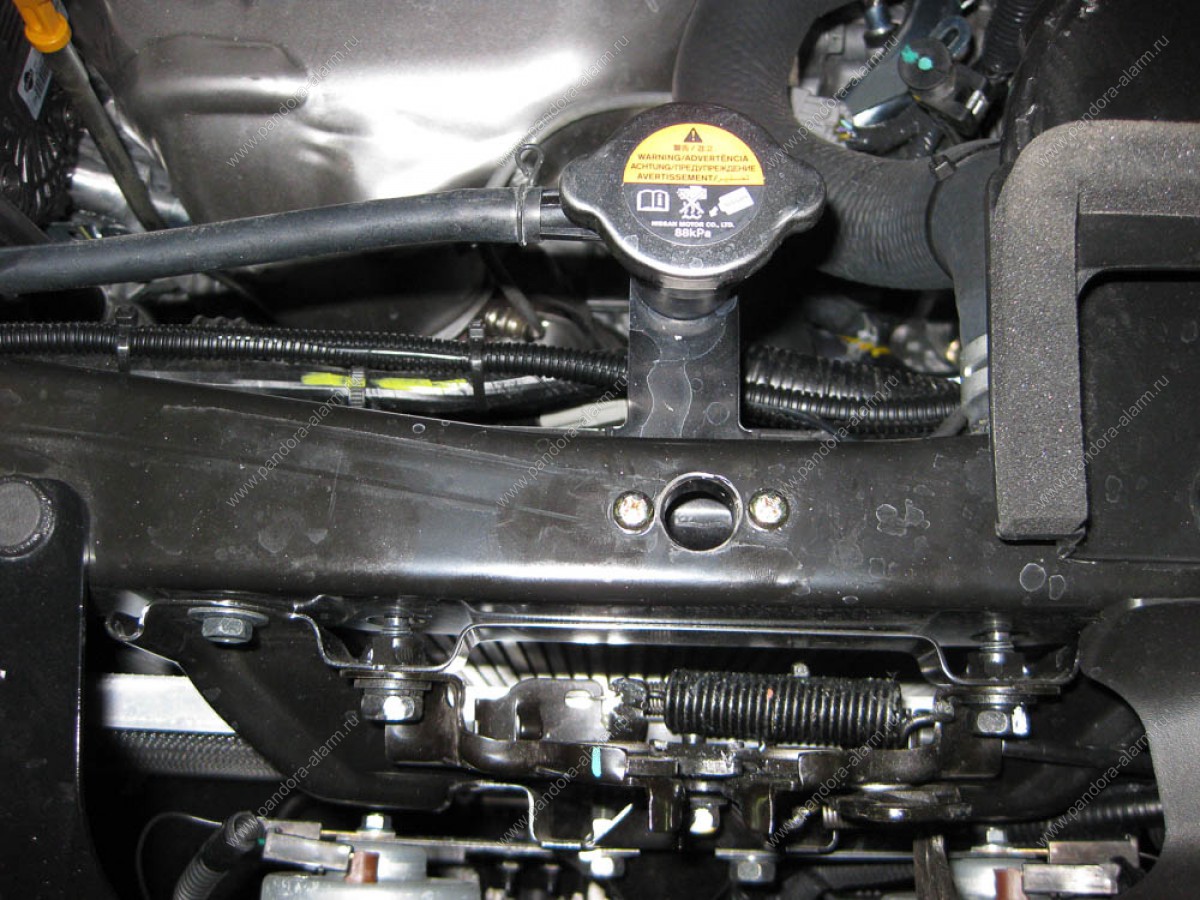 Nissan X-Trail установка Pandora DXL 3910, радиореле RR-100 и электромеханического замка капота